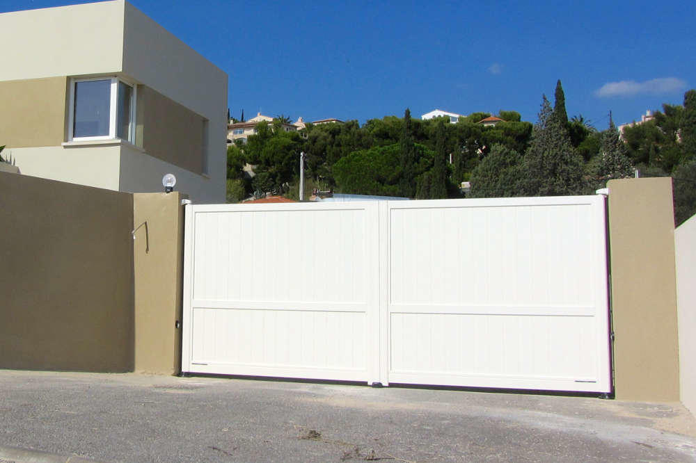 portail battant aluminium blanc