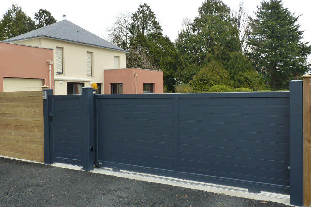 portail lames aluminium coulissant