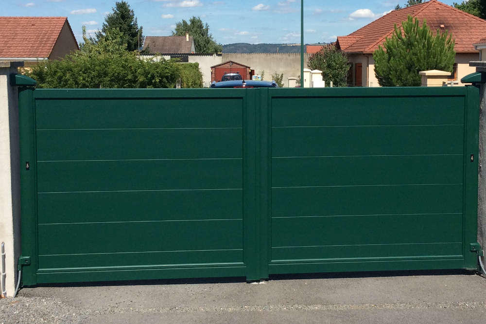 portail-battant-plein-vert-mahe portail-battant-plein-vert-mahe