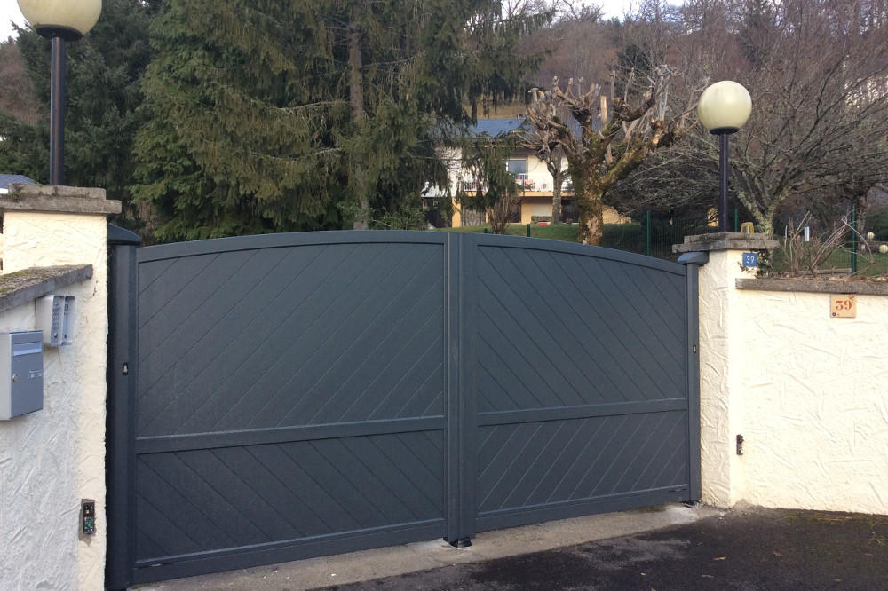 portail 2 vantaux aluminium plein