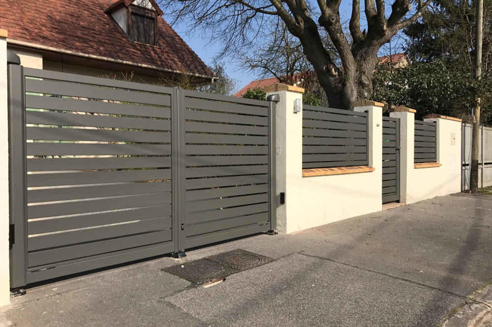 portail portillon cloture barreaux horizontaux