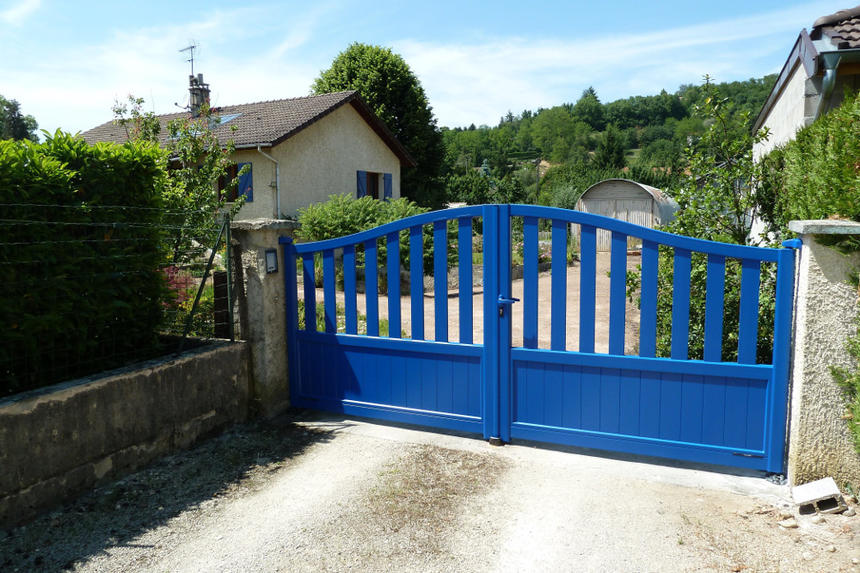 portail chapeau gendarme aluminium