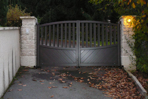 portail semi ajour&eacute; forme cintr&eacute;e