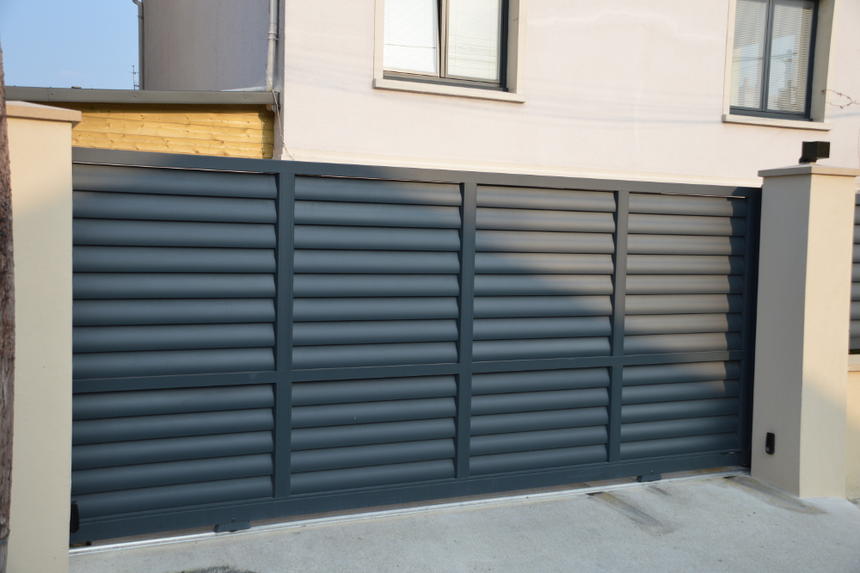 portail plein lames claire-voie