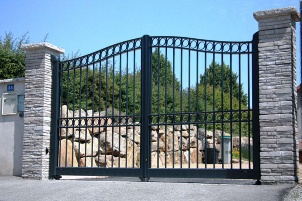 portail battant barreaux classique