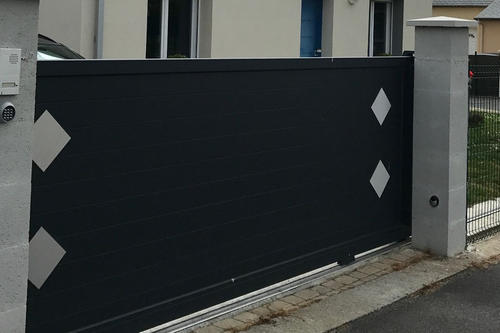 portail moderne motif inox