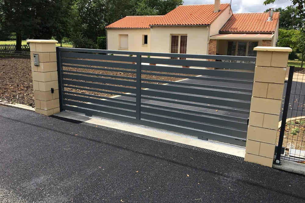 portail-ajoure-barreaux-horizontaux portail-ajoure-barreaux-horizontaux