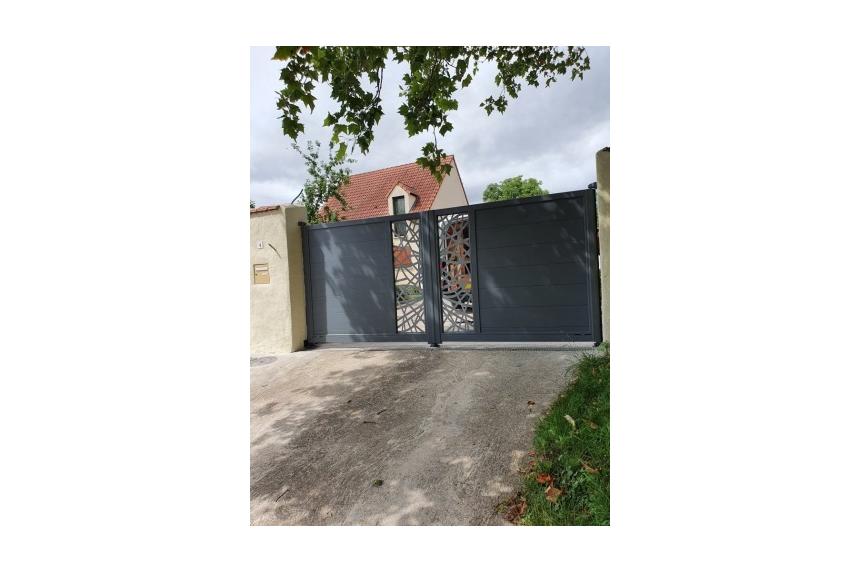 portail motifs laser battant