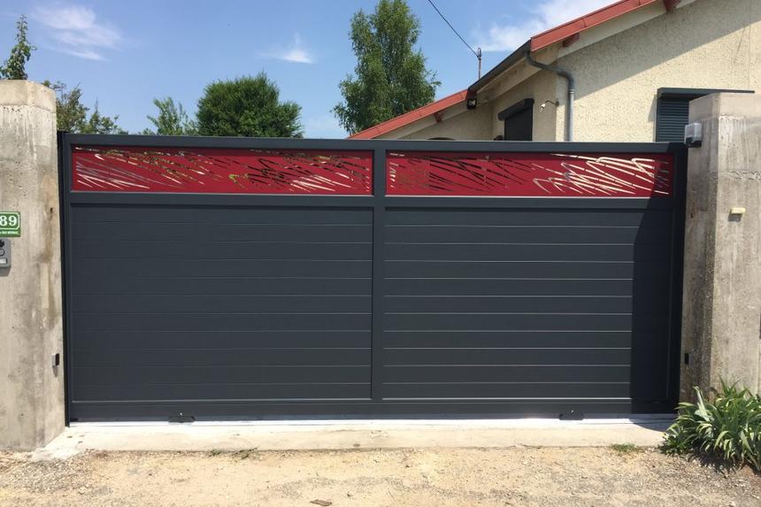 portail coulissant bicolore motif laser