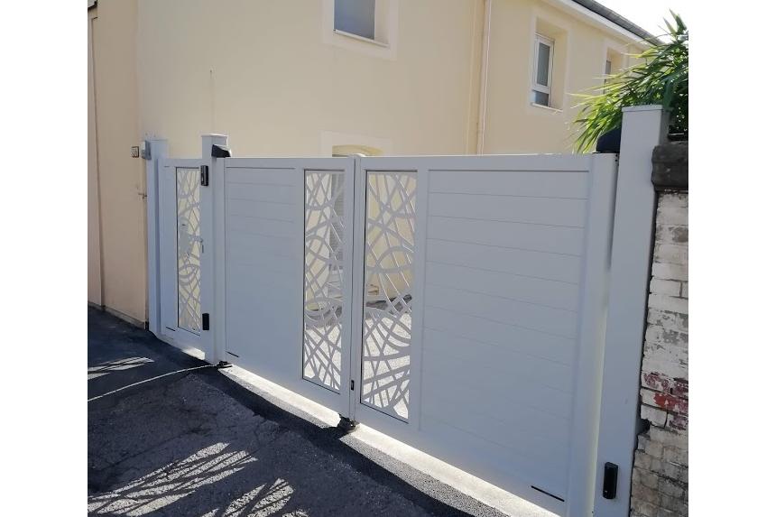 portail motif laser blanc