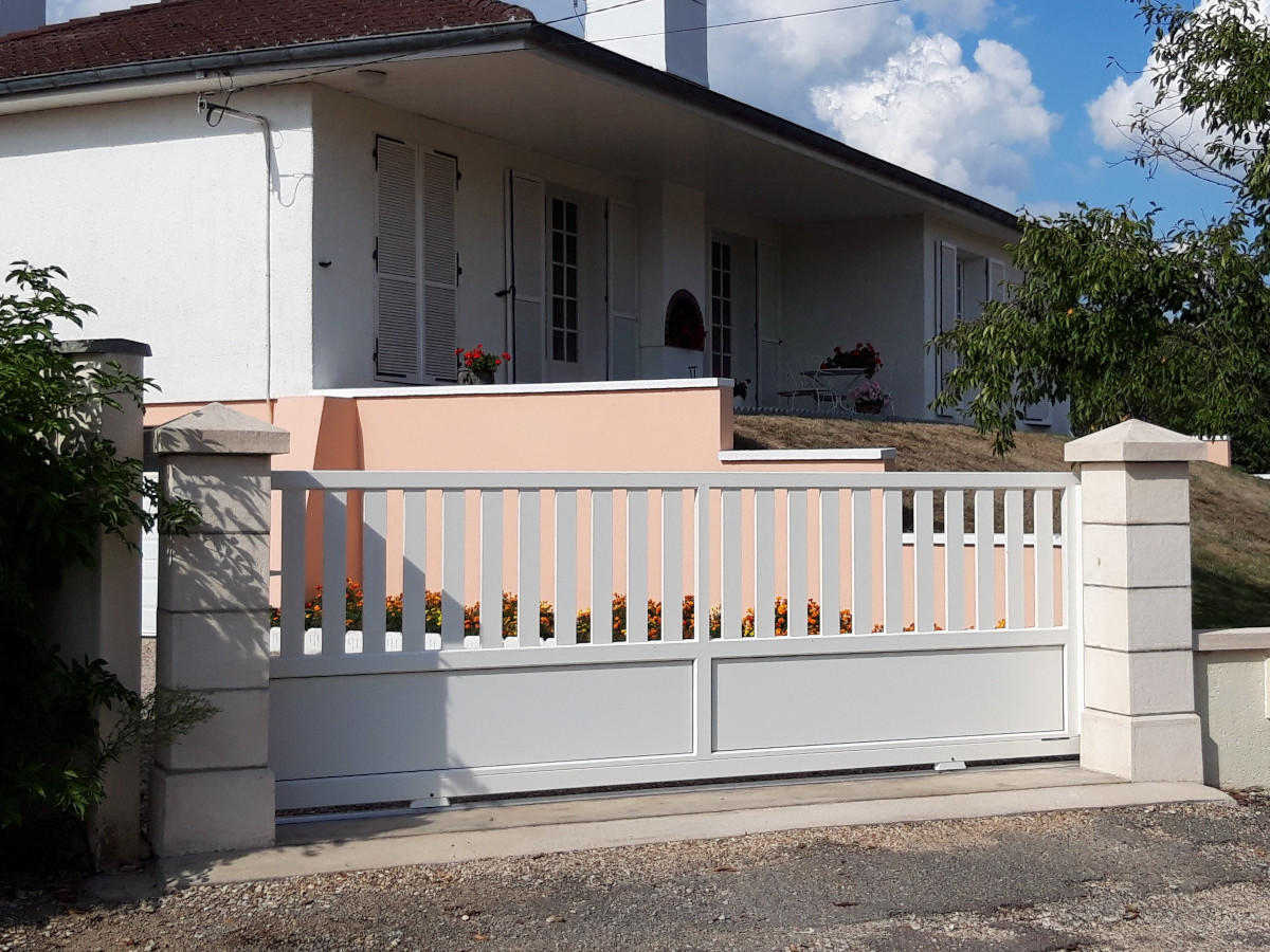 portail-ajoure-aluminium