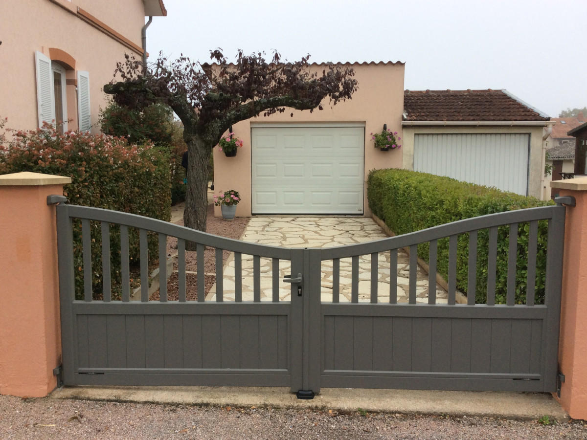 portail-chapeau-gendarme-inverse-ibiza