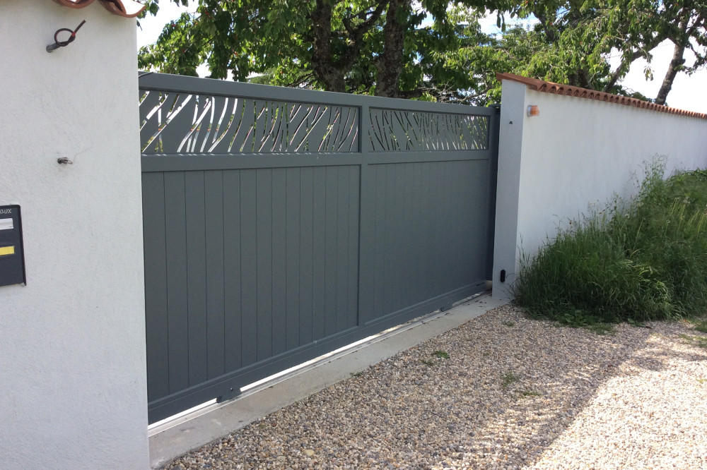 portail-coulissant-motif-laser