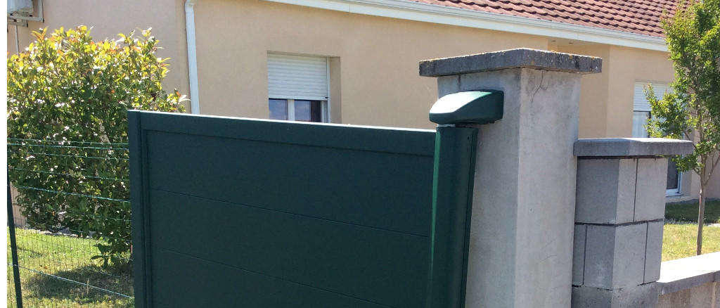 fixation installation portail battant