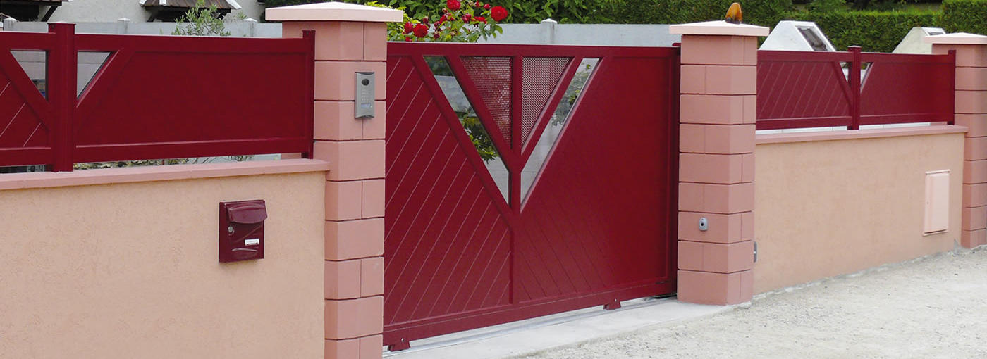 portail et cloture aluminium rouge