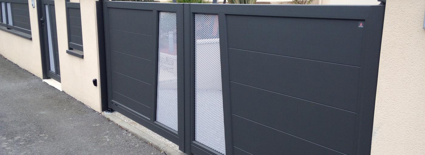 portail aluminium perforé bicolore