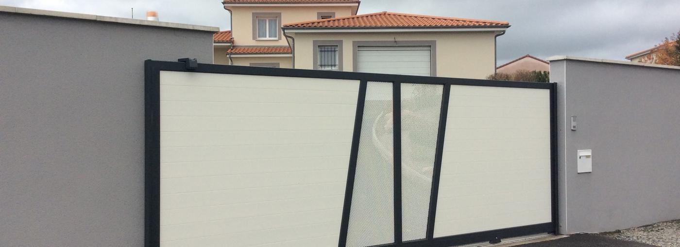 portail alu noir et blanc