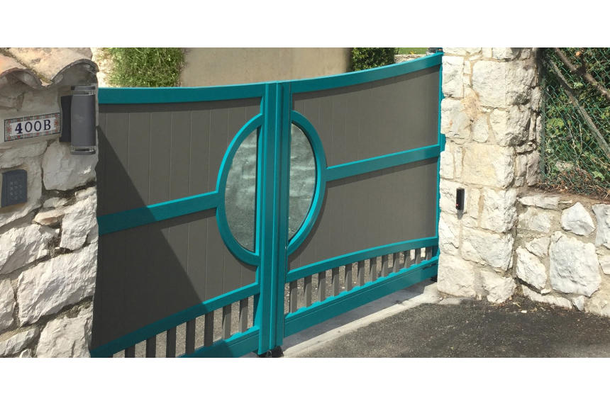portail battant bicolore alu