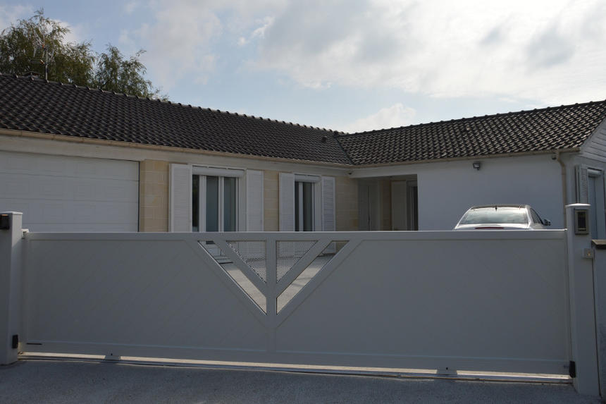 Portail coulissant aluminium KAJAM 1 blanc Portail coulissant aluminium KAJAM 1 blanc
