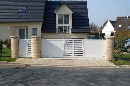 portail aluminium blanc coulissant