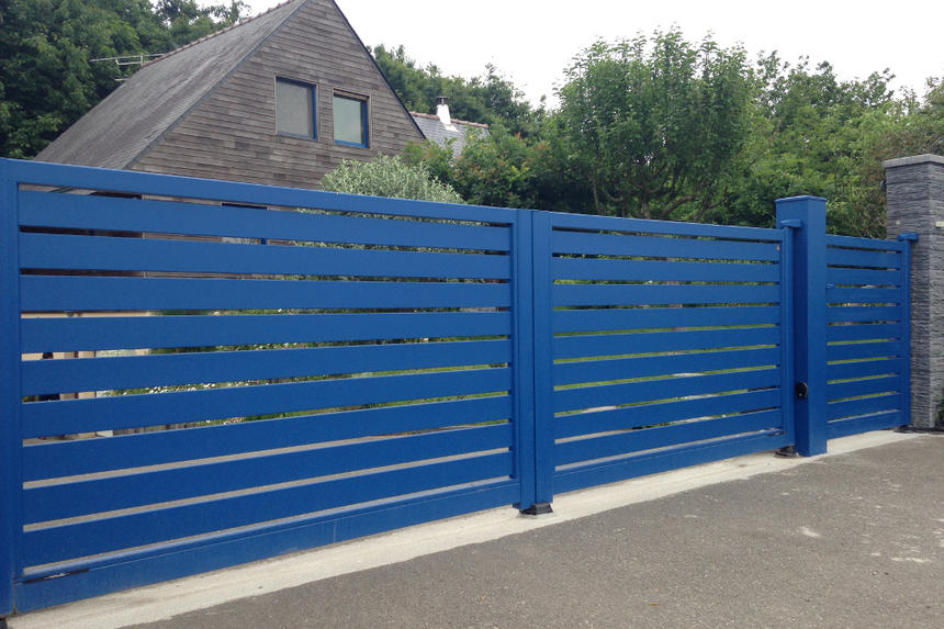 portail barreaux horizontaux bleu
