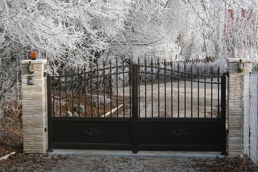 portail aluminium semi ajoure classique