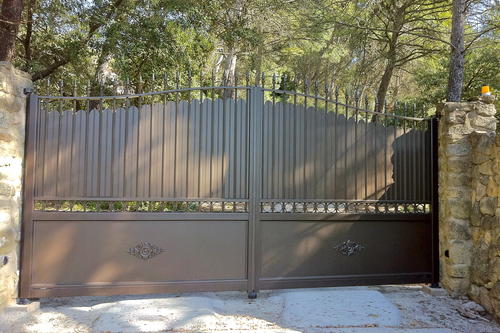 portail feston aluminium marron